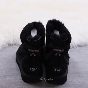 UGG Short Bailey Bows w Custom Locket